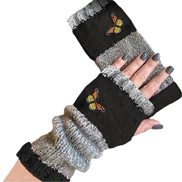 - 🍁 Knit Fingerless Butterfly Gloves - Picture 8 of 9